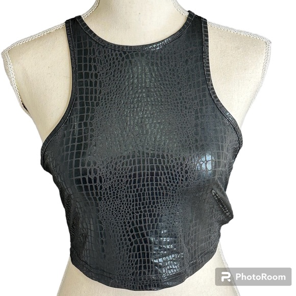 Reptile texture halter crop top - Picture 1 of 7